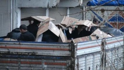 Operasyonların Sürdüğü Cizre'yi Vatandaşlar Yardım Kamyonuyla Terk Etti