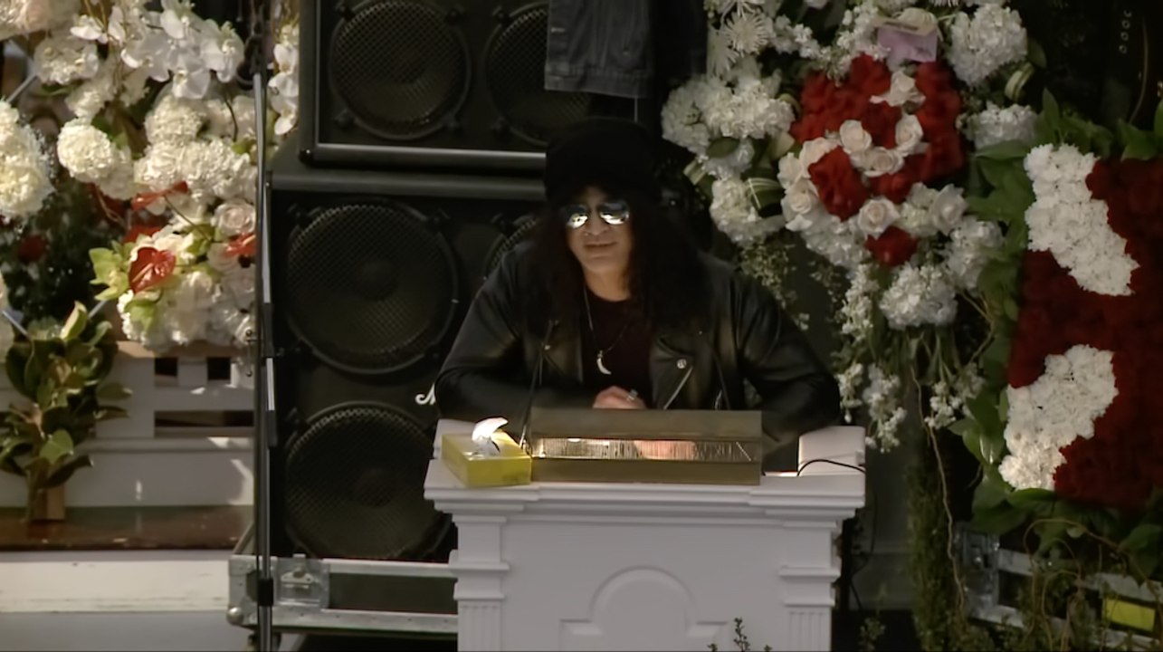 Motörhead : le discours de Slash à l'enterrement de Lemmy