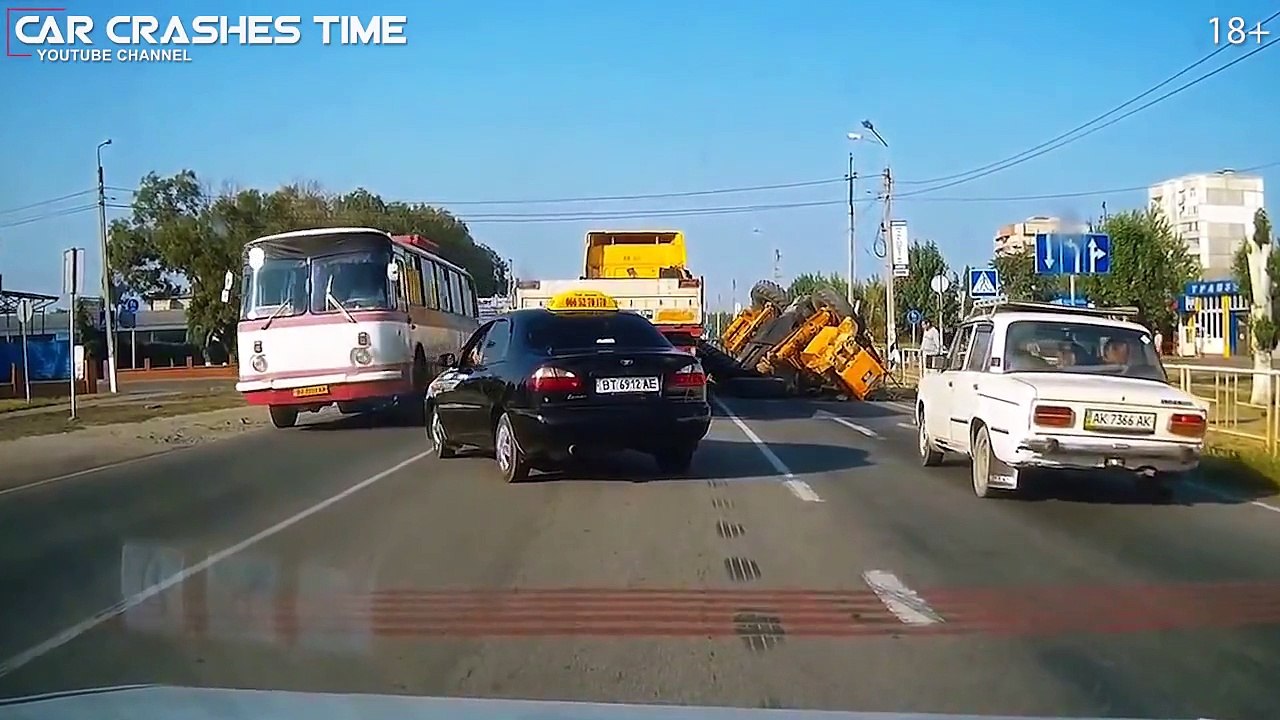 Car Crashes & Road Rage Compilation - August 2015 - episode #85 HD (720p)