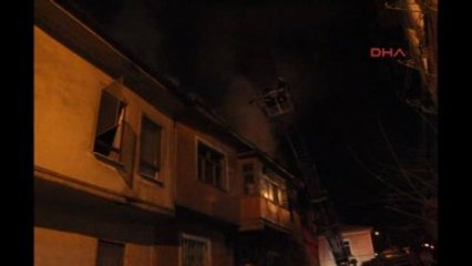 Burdur'da İki Katlı Ahşap Ev Yandı