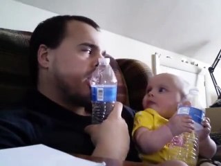 Baba ve kızın tatlı oyunu!