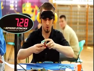 Gözü kapalı rubik küp çözülür mü?