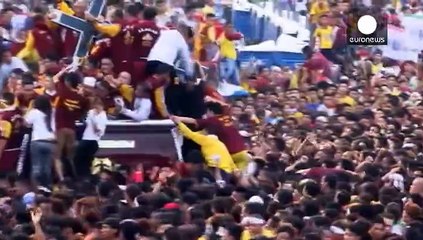 Procissão em Manila acaba em tragédia