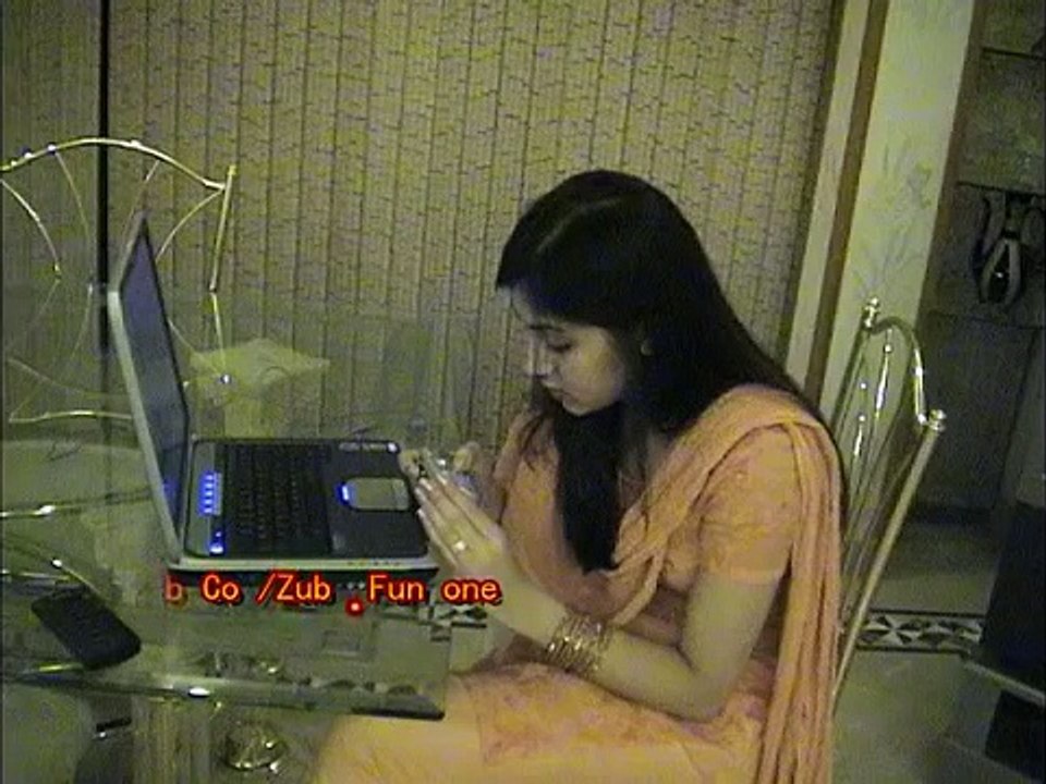 Sexy Prank Call To Hot indian girl Funny call - Velentine Day Pay Acha Gift Mila Bichari ko