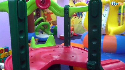 ✔ Hello Kitty и Ярослава на прогулке в Детском Развлекательном Центре. Веселые Аттракционы ✔