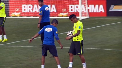 Ballon d'Or - T. Silva : "Petit avantage à Messi"