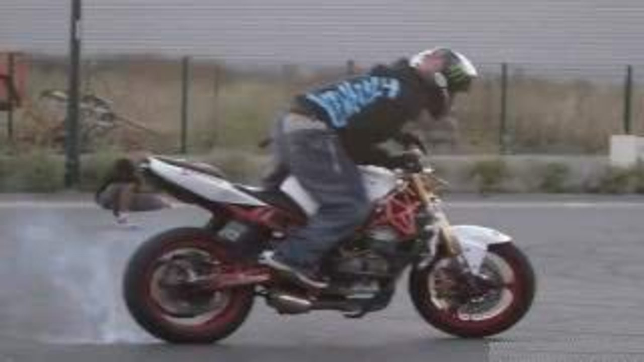 Awesome Bike Stunt One Wheeling-Top Funny Videos-Top Prank Videos-Top Vines Videos-Viral Video-Funny Fails