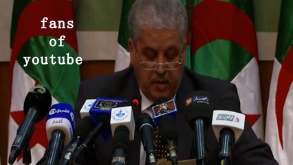 شاهد سلال تحول إلى طفل صغير يعجز عن نطق كلمة سهلة للغاية