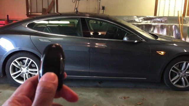 La Tesla model S se gare toute seule : Tesla autoPark V7.1