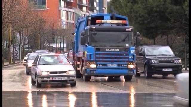 Pas bursave, reagon edhe tregu i brendshëm: Çmimi i naftës 6 lekë më lirë - Ora News