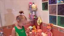 ✔ Куклы Беби Борн и Ненуко. Ярослава купает своих малышей - Dolls Baby Born and Nenuco Bath Time ✔