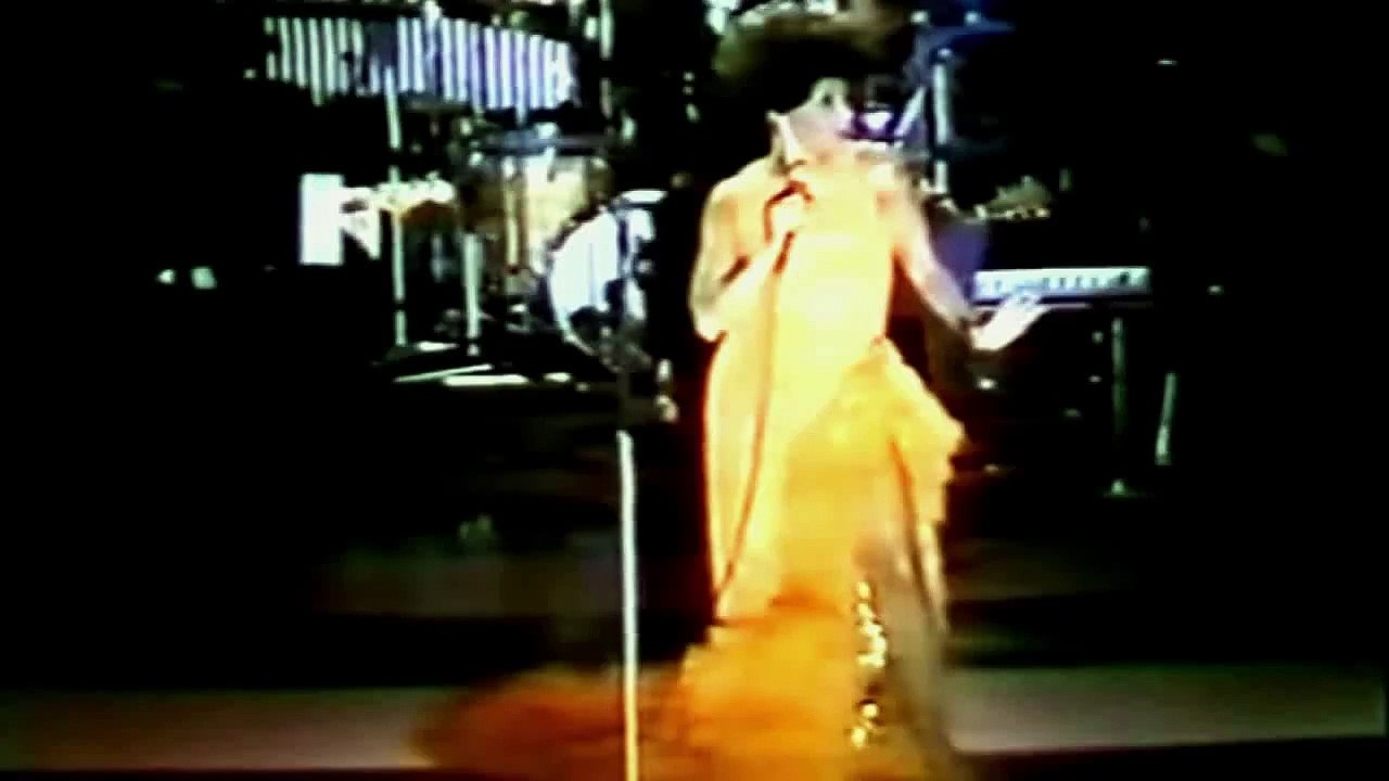 Shirley Bassey - Alone Again Naturally (1978 Live in Sydney)