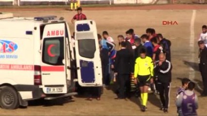 Dili Ters Dönen Futbolcuyu Orta Hakem Kurtardı