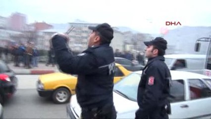 Düzcesporlu Futbolcuları Taşıyan Otobüse Taşlı Saldırı