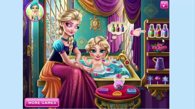 принцесса Эльза купаем маленькую девочку игра для детей