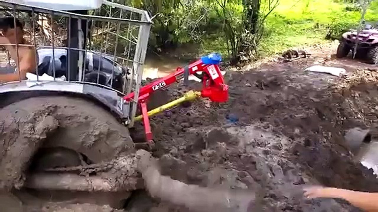How to get unstuck when Tractor stuck in mud [10] video Dailymotion