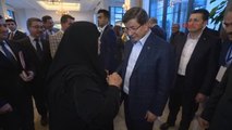 Afyonkarahisar- Başbakan Ahmet Davutoğlu Yaşlı Bir Kadınla Sohbet Etti