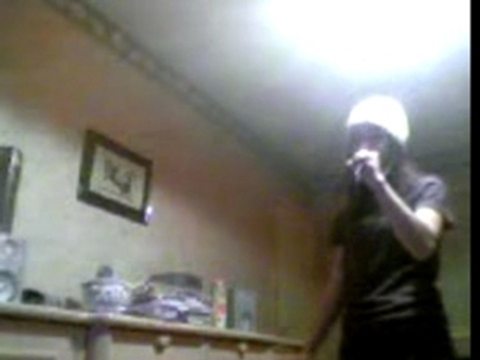 Jen qui se tape un delire tous seul