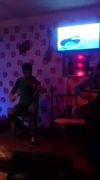 Kürtçe uzun hava keman ağlıyor