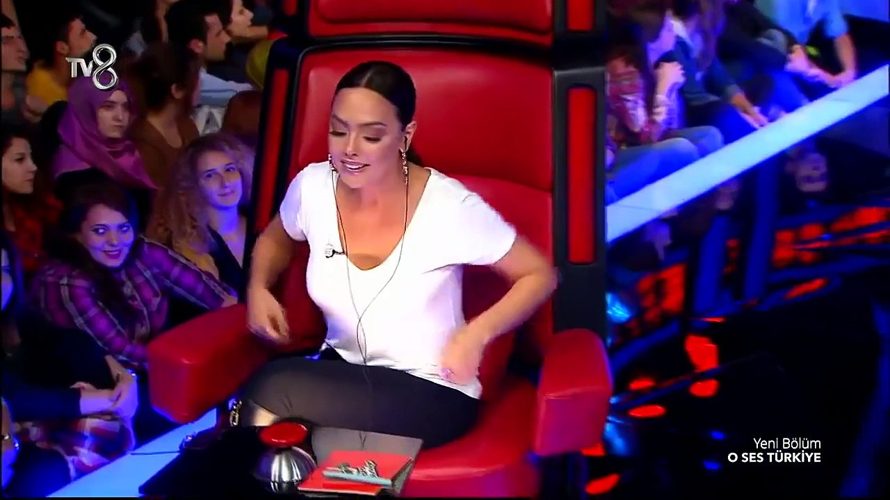 O Ses Türkiye Orhan Yılmazer Eşarbını Yan Bağlama (5.Sezon 5.Bölüm)