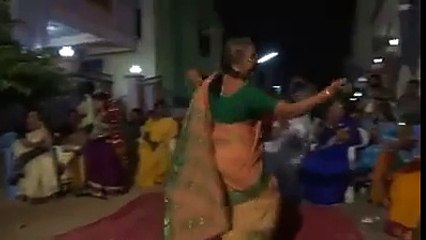 Most Amazing Wedding Dance By an Old Lady in Indian Wedding