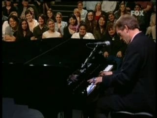 Hugh Laurie toca el piano en  Inside the