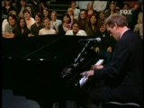 Hugh Laurie toca el piano en  Inside the