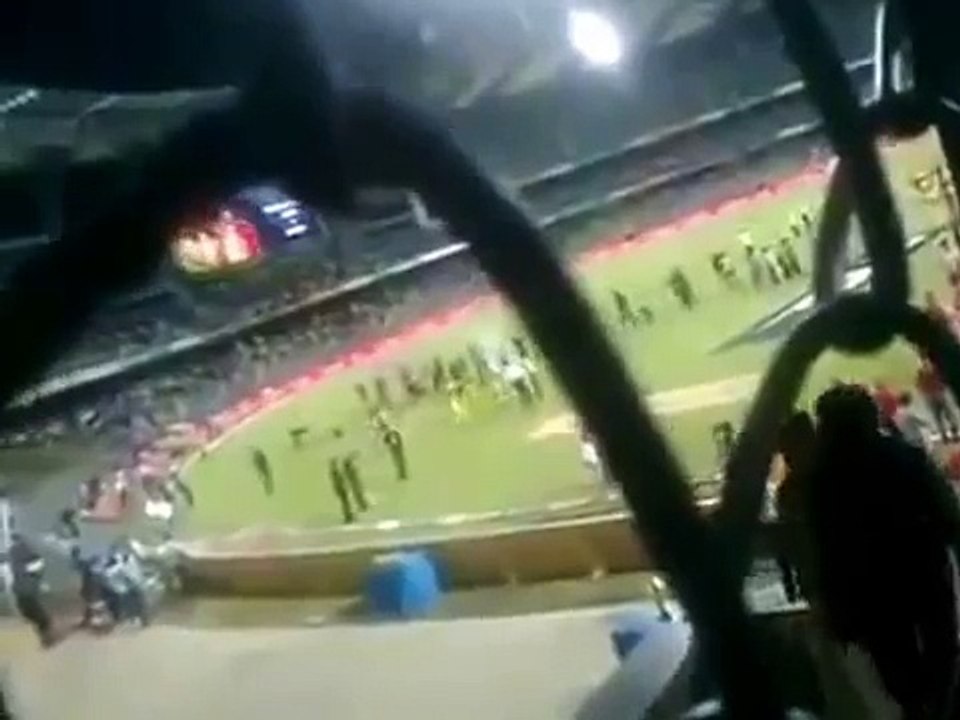 Virat Kohli Abusing with Crowd After Bold in IPL Match -