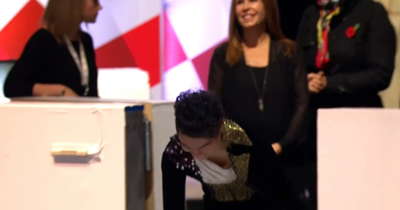 2015 Skate Canada Men Victory Ceremony (ISU)