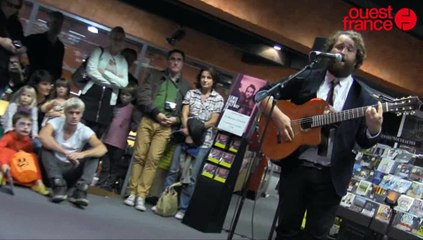 Lewis Evans défend en acoustique son album solo à Saint-Lô