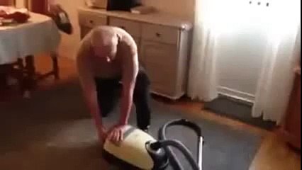 Что то пылесос не заводится дедушка не догоняет или что?