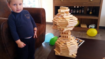 Doudou enfermé dans la tour Kapla infernale !