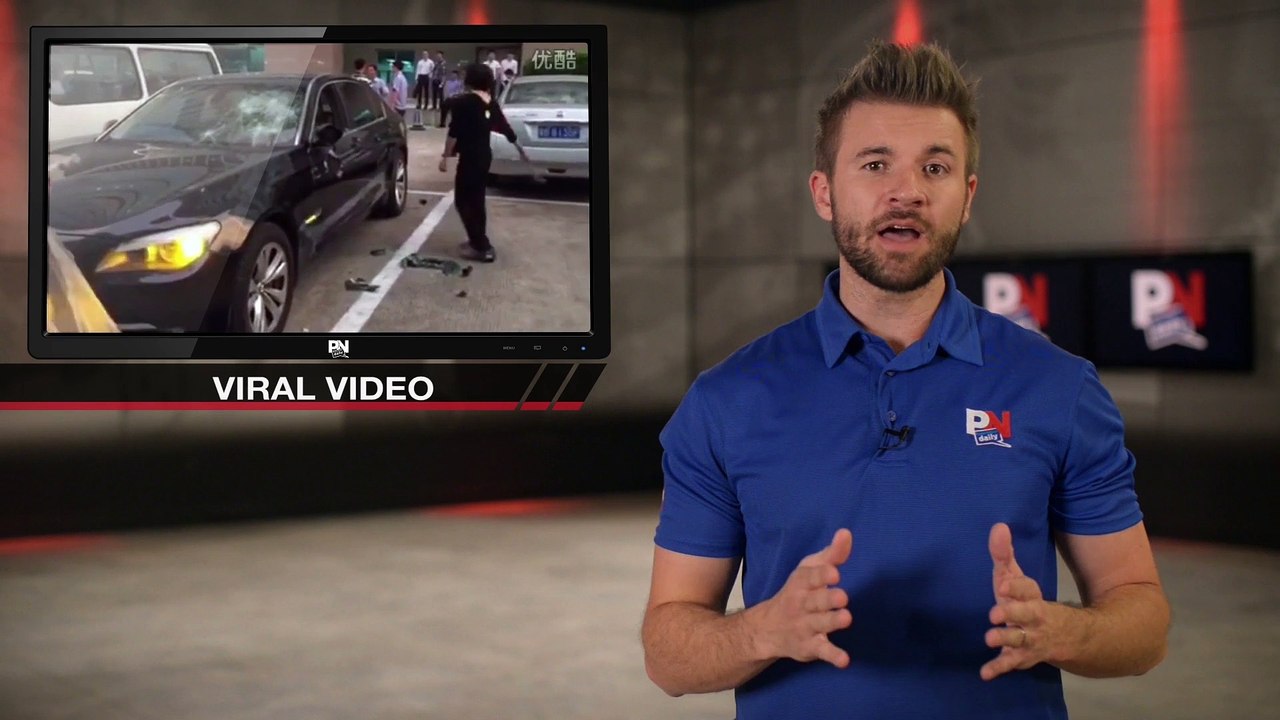 Moglie demolisce BMW di suo marito con una mazza