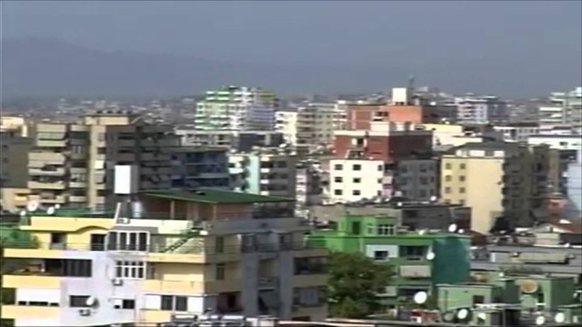 Report TV - Shqipëria lëkundet nga tërmeti Instituti: S'ka dëme as rrezik