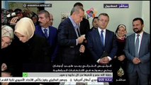 الرئيس التركي رجب طيب أردوغان يدلي بصوته في الانتخابات البرلمانية