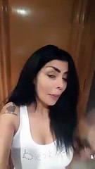 قلتلكم يا بنات  اخرجوا ناتورال و يزيو من الحكايات الزايدة .. خاطر هي موش عاملة شيء في وجهها