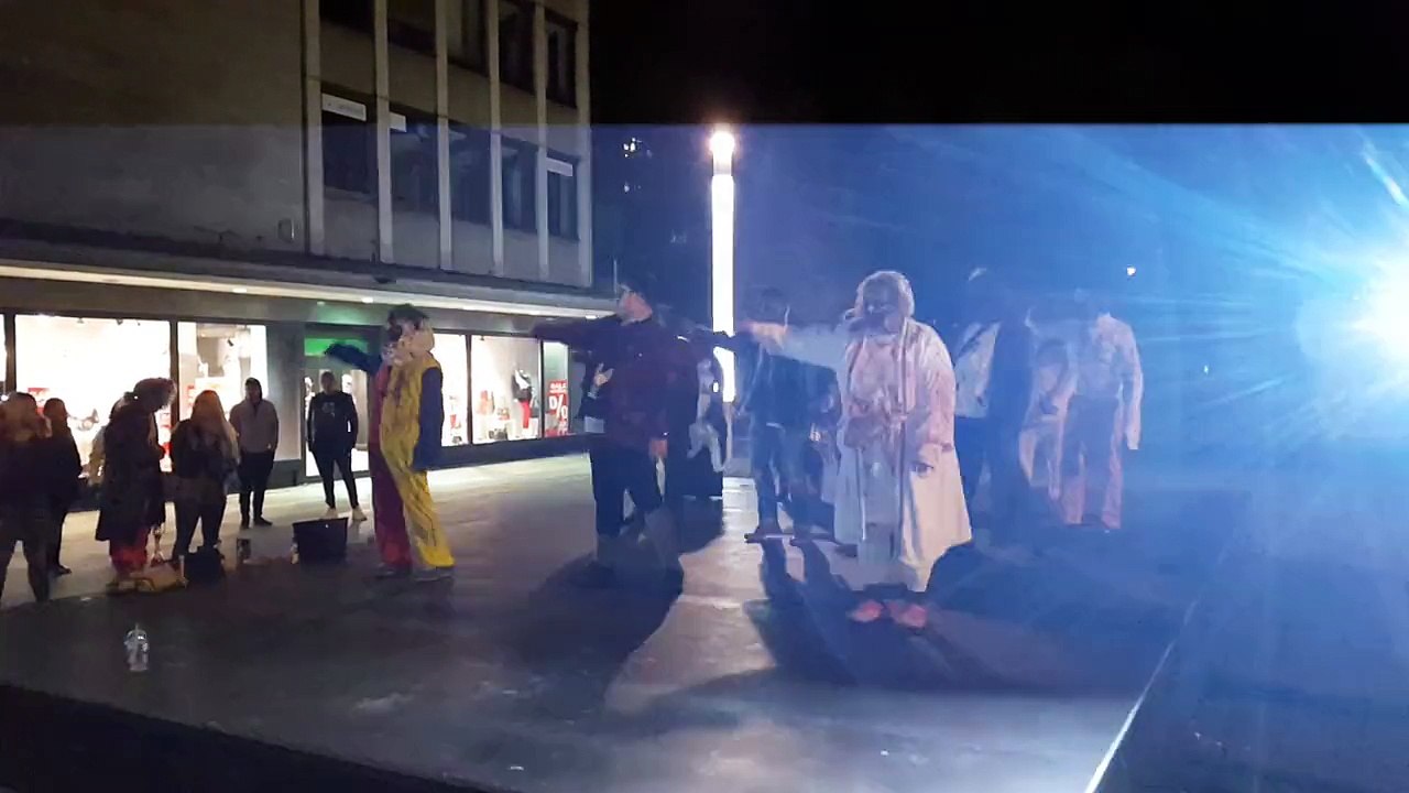 Zombies Regensburg - Flashmob Thriller - Halloween 2015 - Europabrunnen