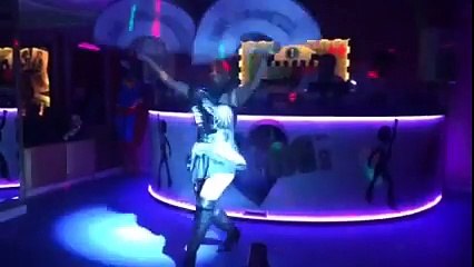 Actuacion de Sacri Fan Dancer en sala Cuore de Alcorcon