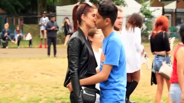 ПРИКОЛЫ 2015 || Поцелуй с незнакомками в засос 61 ♥ Страстный поцелуй ♥ KISSING PRANK 2015