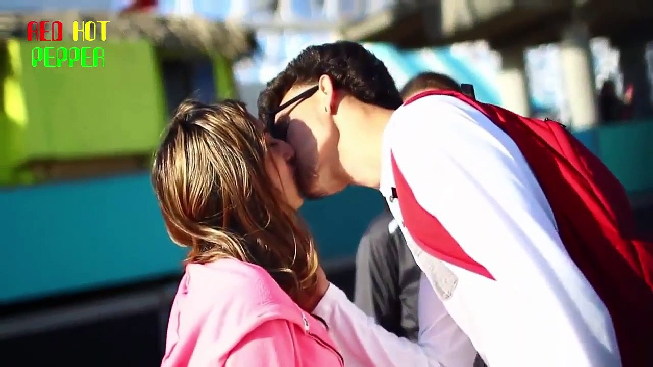 ПРИКОЛЫ 2015 || Поцелуй с незнакомками в засос 54 ♥ Страстный поцелуй ♥ KISSING PRANK 2015