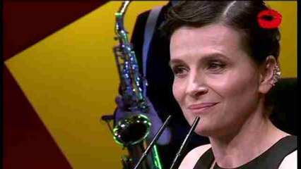 Juliette Binoche deslumbra en Valladolid con la Espiga de Honor de la Seminci