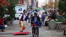 Aladdin se promène à New-York avec son tapis volant