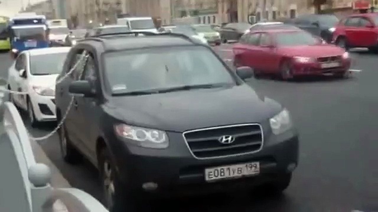 Чувак забил на эвакуаторы Москве! Ржака))))