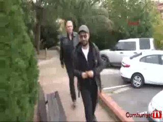 Tarkan oy kullanırken heyecanlandı