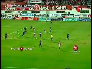 بغداد بونجاح يرفع صورة الشهيد الفلسطيني علي دبابشة اثر تسجيله للهدف