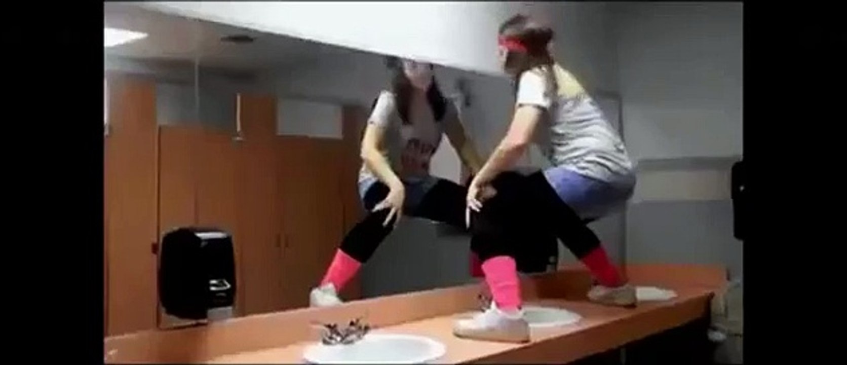 WhatsApp Funny Videos 2015 - Hot Dance And Fall Down - WhatsApp Funny Videos