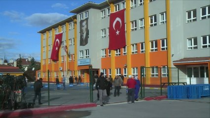 تواصل إدلاء ملايين الاتراك بأصواتهم في الانتخابات التشريعية المبكرة