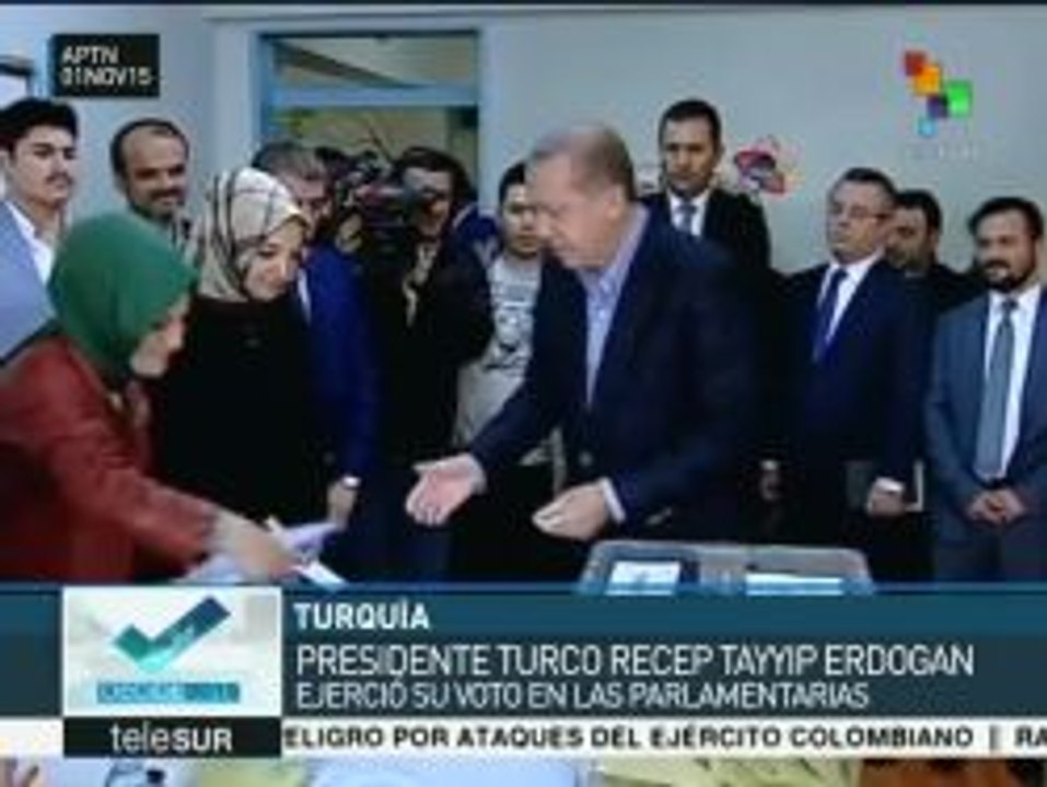 Vota Recep Tayyip Erdogan en elecciones parlamentarias de Turquía
