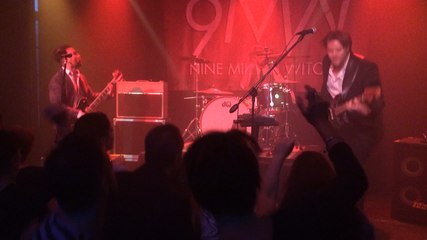 9 Million witches tourne un clip