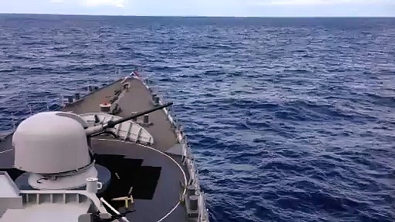 Exercice de tir au canon sur la frégate belge Leopold I